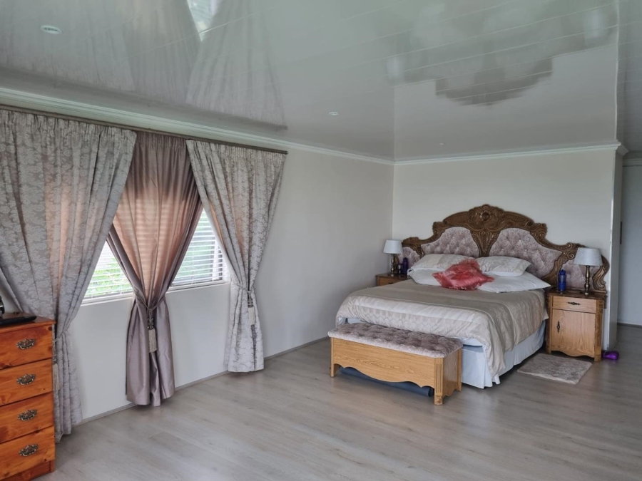 5 Bedroom Property for Sale in Meerhof North West